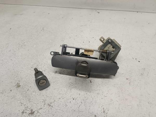 POIGNEE DE HAYON VW POLO 9N/9N3 - Vue 1